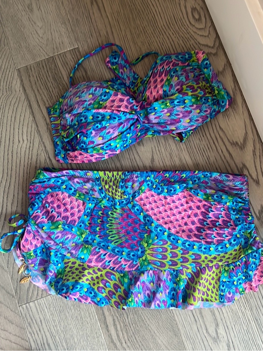 Vibrant Peacock-Print Bikini Set in Blue, Pink & Green. Size 10